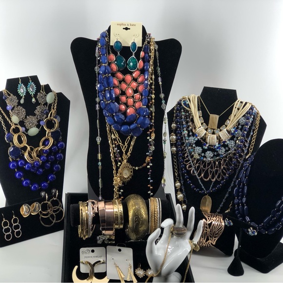 Huge Vintage To Now Jewelry Lot - Picture 3 of 8